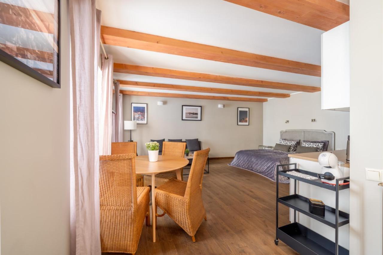 Enjoy Old Town Vibes In 1716 Laipu Residence With 4 Stylish Apartments And 1 Penthouse Рига Екстериор снимка